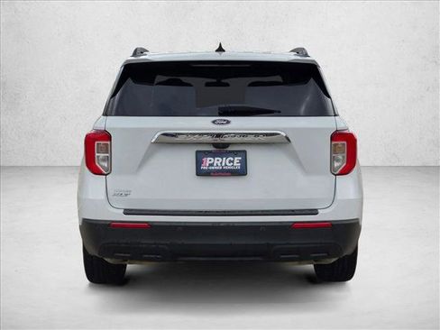 Used 2021 Ford Explorer XLT RWD image 6