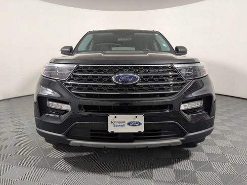 Certified 2022 Ford Explorer XLT w/ Equipment Group 202A RWD image 3