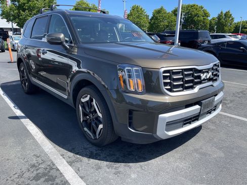 Certified 2025 Kia Telluride S AWD/4WD image 1