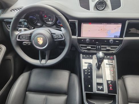 Used 2022 Porsche Macan AWD/4WD image 25