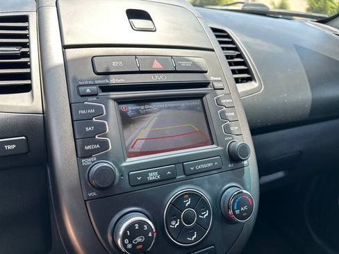 Used 2013 Kia Soul + w/ Audio Pkg FWD image 25