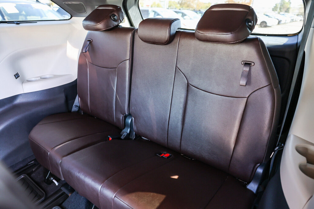 Certified 2024 Toyota Sienna Platinum FWD image 9
