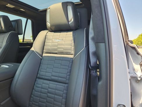 New 2026 Cadillac Escalade Platinum Sport w/ LPO, Floor Liner Package AWD/4WD image 13