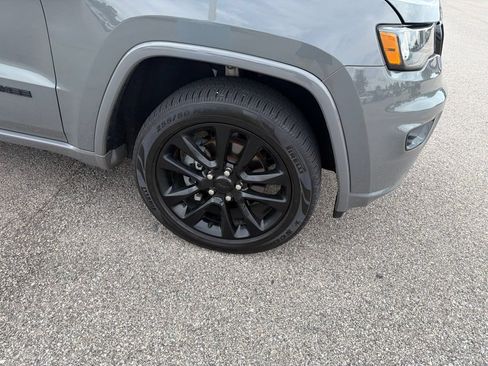 Used 2020 Jeep Grand Cherokee Altitude AWD/4WD image 4