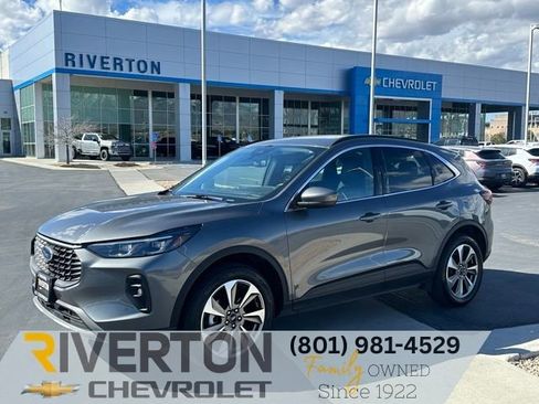 Used 2025 Ford Escape Platinum AWD/4WD image 1