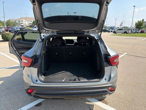 New 2026 Chevrolet Trax RS w/ Sunroof Package FWD image 12