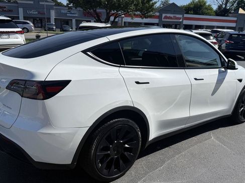 Used 2023 Tesla Model Y Long Range AWD/4WD image 7
