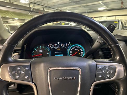 Used 2019 GMC Yukon Denali w/ Denali Ultimate Package image 12