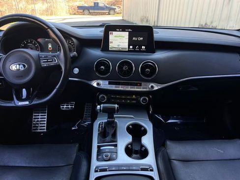 Used 2018 Kia Stinger GT1 image 16