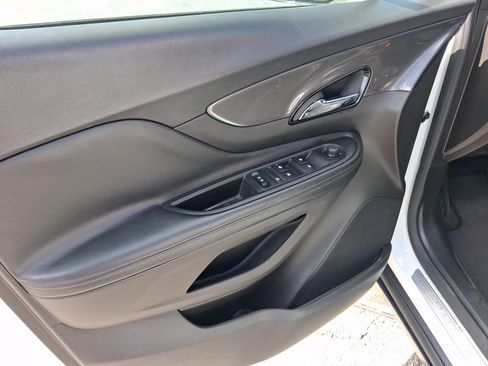 Used 2018 Buick Encore Essence FWD image 11