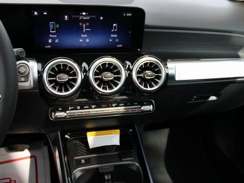 New 2025 Mercedes-Benz GLB 250 4MATIC image 25