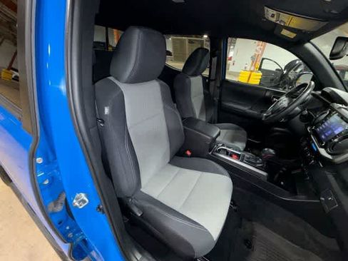 Used 2021 Toyota Tacoma TRD Sport AWD/4WD image 16