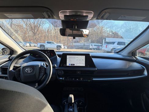 Used 2025 Toyota Prius LE image 31