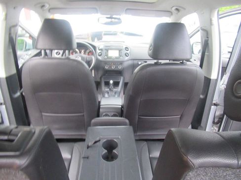 Used 2013 Volkswagen Tiguan SE image 26