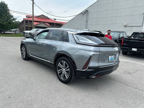 Used 2024 Cadillac Lyriq Luxury w/ LPO, Floor Liner Package RWD image 4