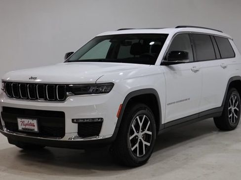 Used 2023 Jeep Grand Cherokee L Limited w/ Luxury Tech Group II AWD/4WD image 3