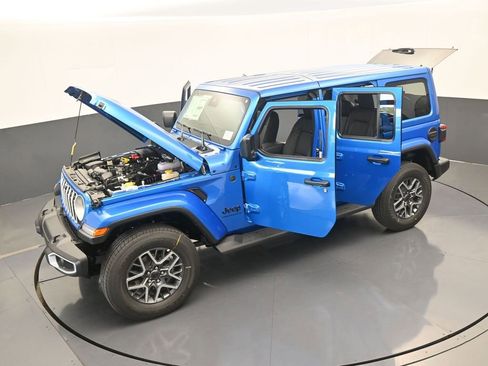 Used 2025 Jeep Wrangler Sahara AWD/4WD image 63