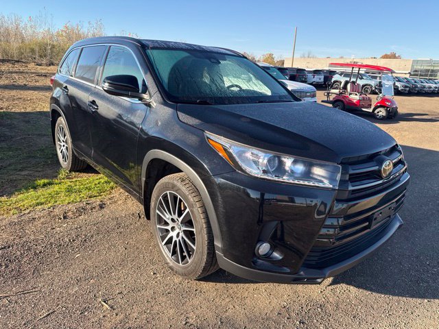 Used 2017 Toyota Highlander SE AWD/4WD image 4