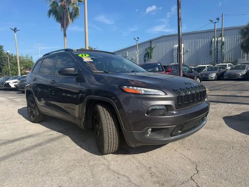 Used 2017 Jeep Cherokee High Altitude w/ Technology Group FWD image 3