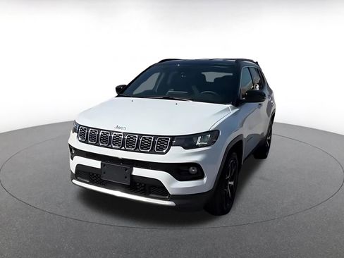 Used 2025 Jeep Compass Limited AWD/4WD image 7