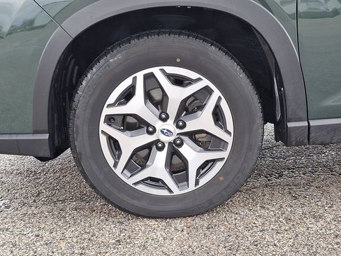 Used 2023 Subaru Forester Premium image 29