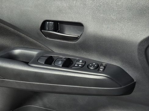 Certified 2025 Nissan Kicks Play S image 14