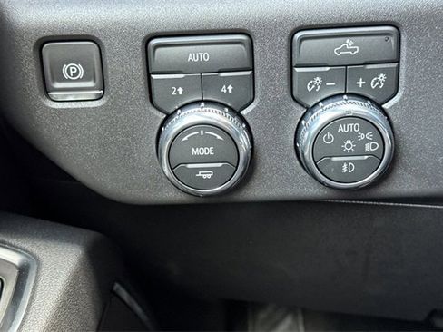 New 2026 GMC Sierra 1500 Elevation image 30