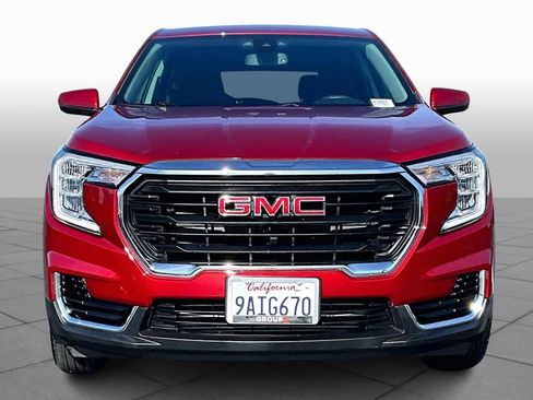Used 2022 GMC Terrain SLE image 3
