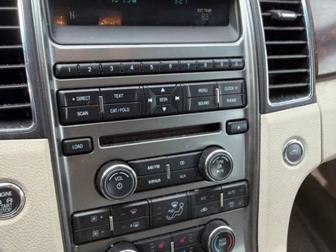 Used 2010 Ford Taurus Limited FWD image 17