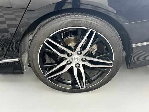 Used 2021 Honda Accord Touring image 11