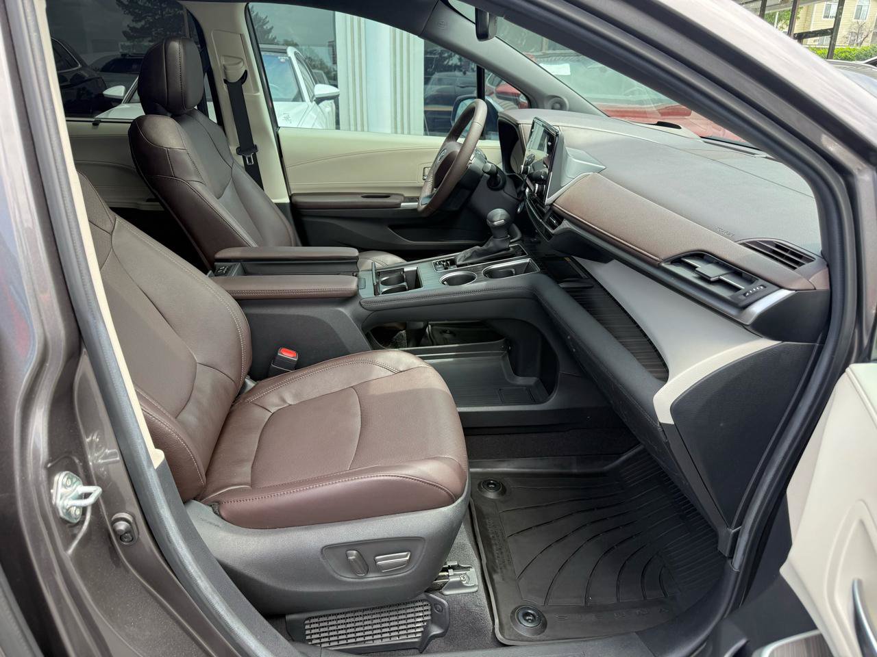 Used 2024 Toyota Sienna Platinum AWD/4WD image 25