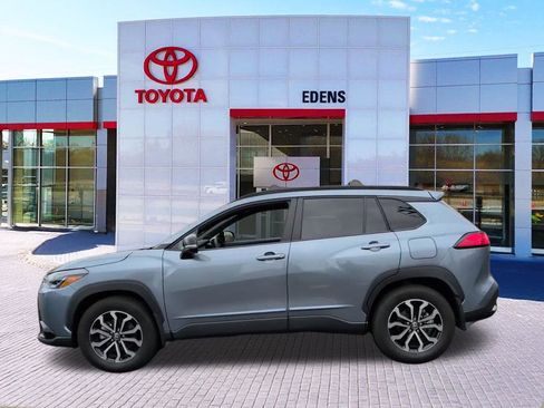 Used 2025 Toyota Corolla Cross AWD Hybrid w/ Moonroof Package image 5