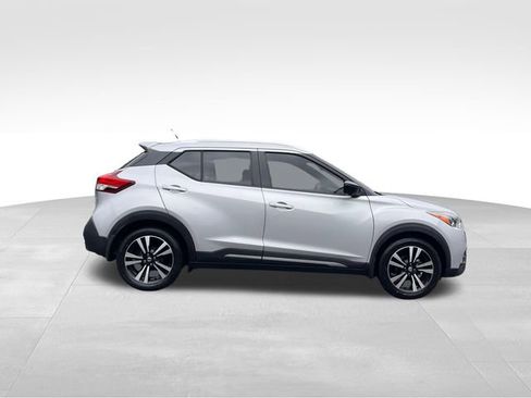 Used 2020 Nissan Kicks SR image 6