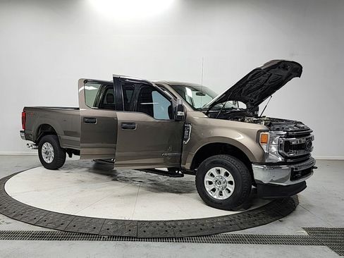 Used 2021 Ford F250 XLT AWD/4WD image 9