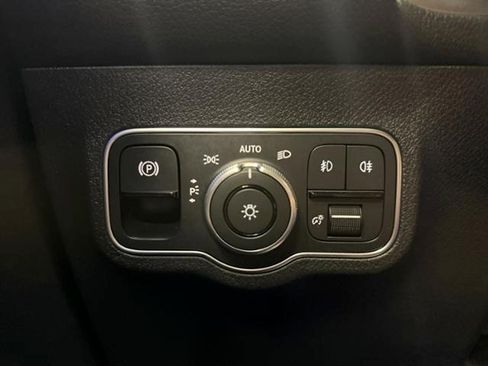 Used 2025 Mercedes-Benz GLB 250 image 22