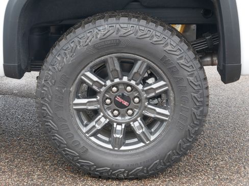 New 2026 GMC Sierra 1500 AT4X w/ LPO, Black Badging Package AWD/4WD image 3
