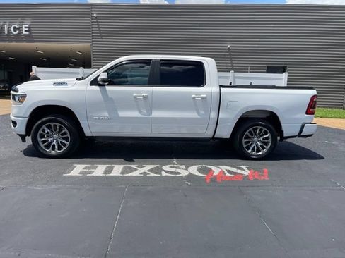 Used 2023 RAM 1500 Laramie AWD/4WD image 2