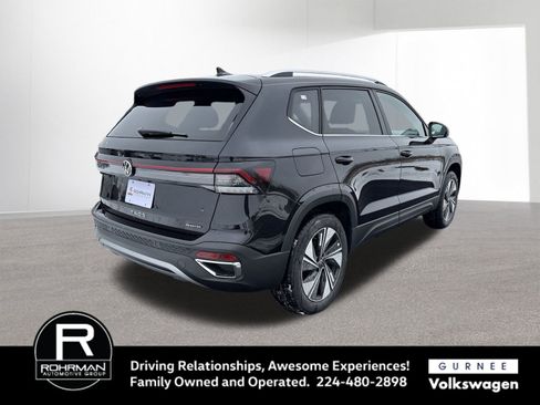 New 2026 Volkswagen Taos SE image 10