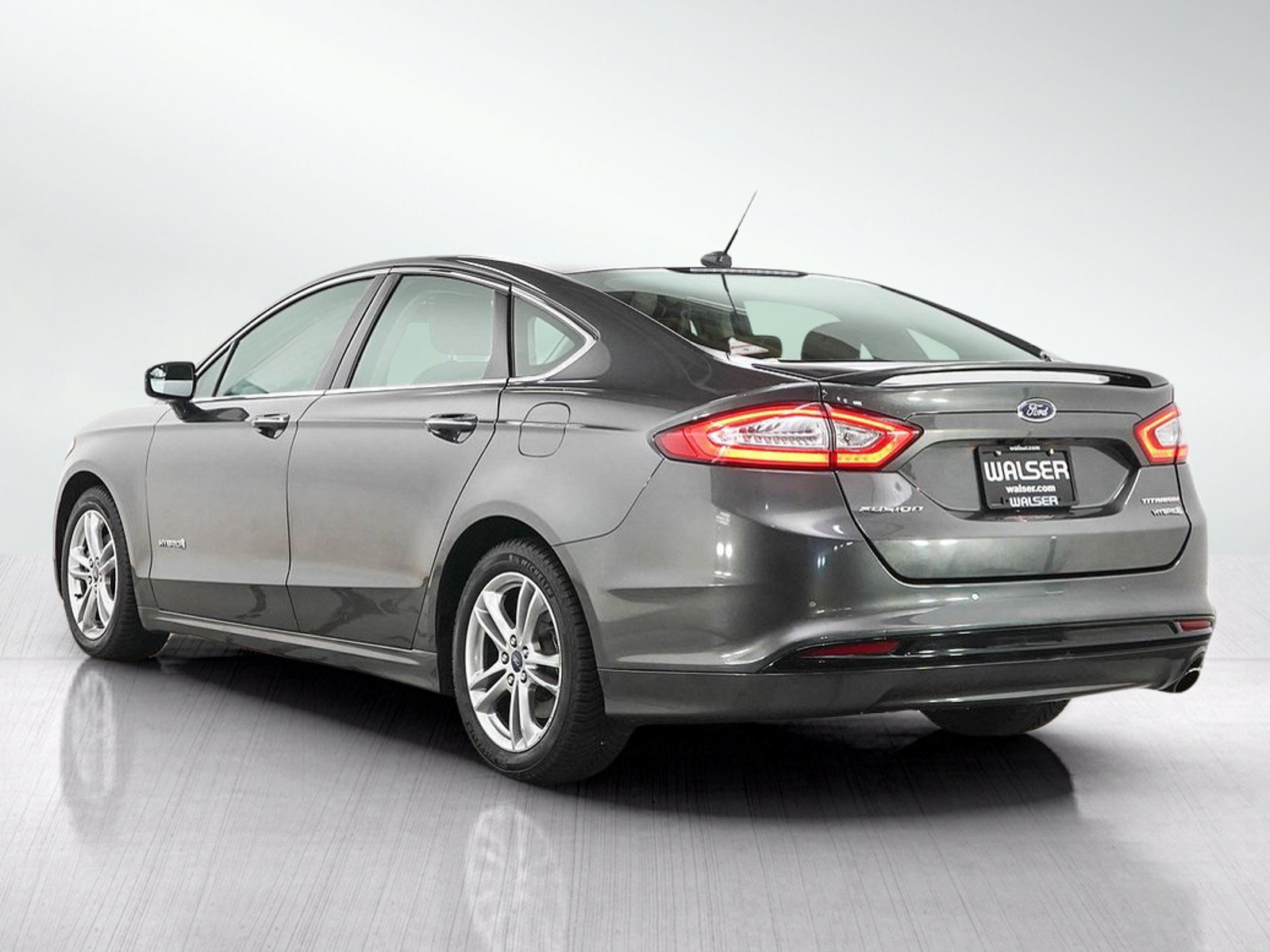 Used 2016 Ford Fusion Titanium FWD image 3
