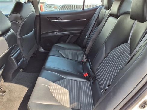 Used 2024 Toyota Camry SE image 9