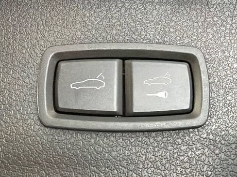 Used 2023 Porsche Macan Turbo image 21