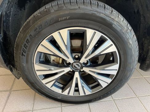 Used 2023 Nissan Rogue SV image 29