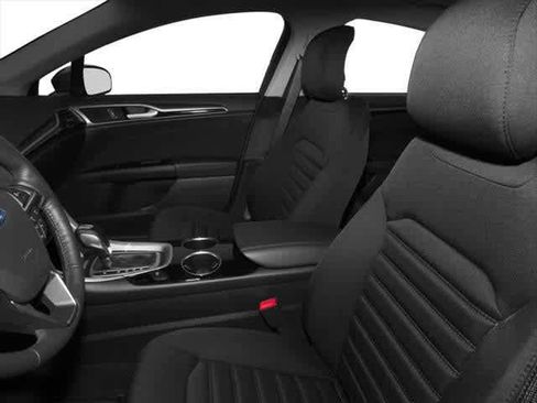 Used 2016 Ford Fusion SE FWD image 6