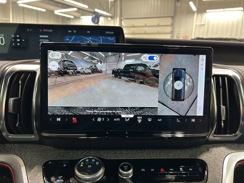 Used 2025 Ford Expedition Tremor image 19