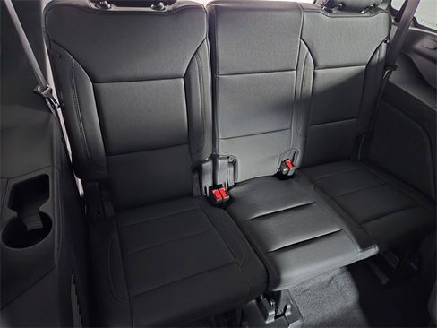 Used 2024 Chevrolet Tahoe Z71 w/ Luxury Package image 19