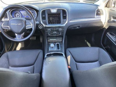 Used 2022 Chrysler 300 Touring w/ Sport Appearance Package image 15