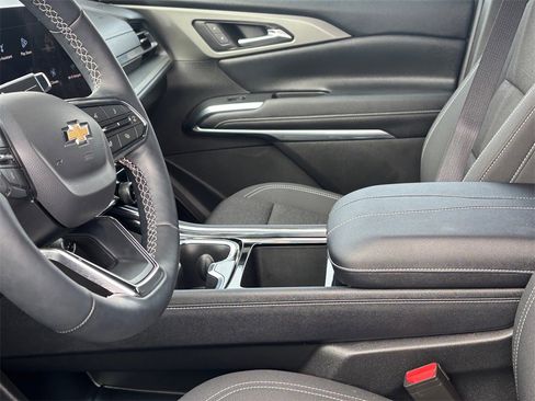 Certified 2025 Chevrolet Traverse LT image 11