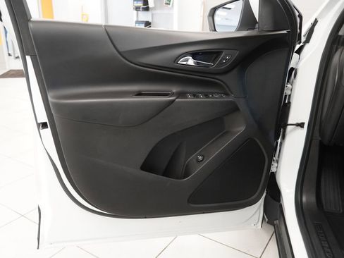 Used 2018 Chevrolet Equinox LT w/ Sun & Infotainment Package image 13