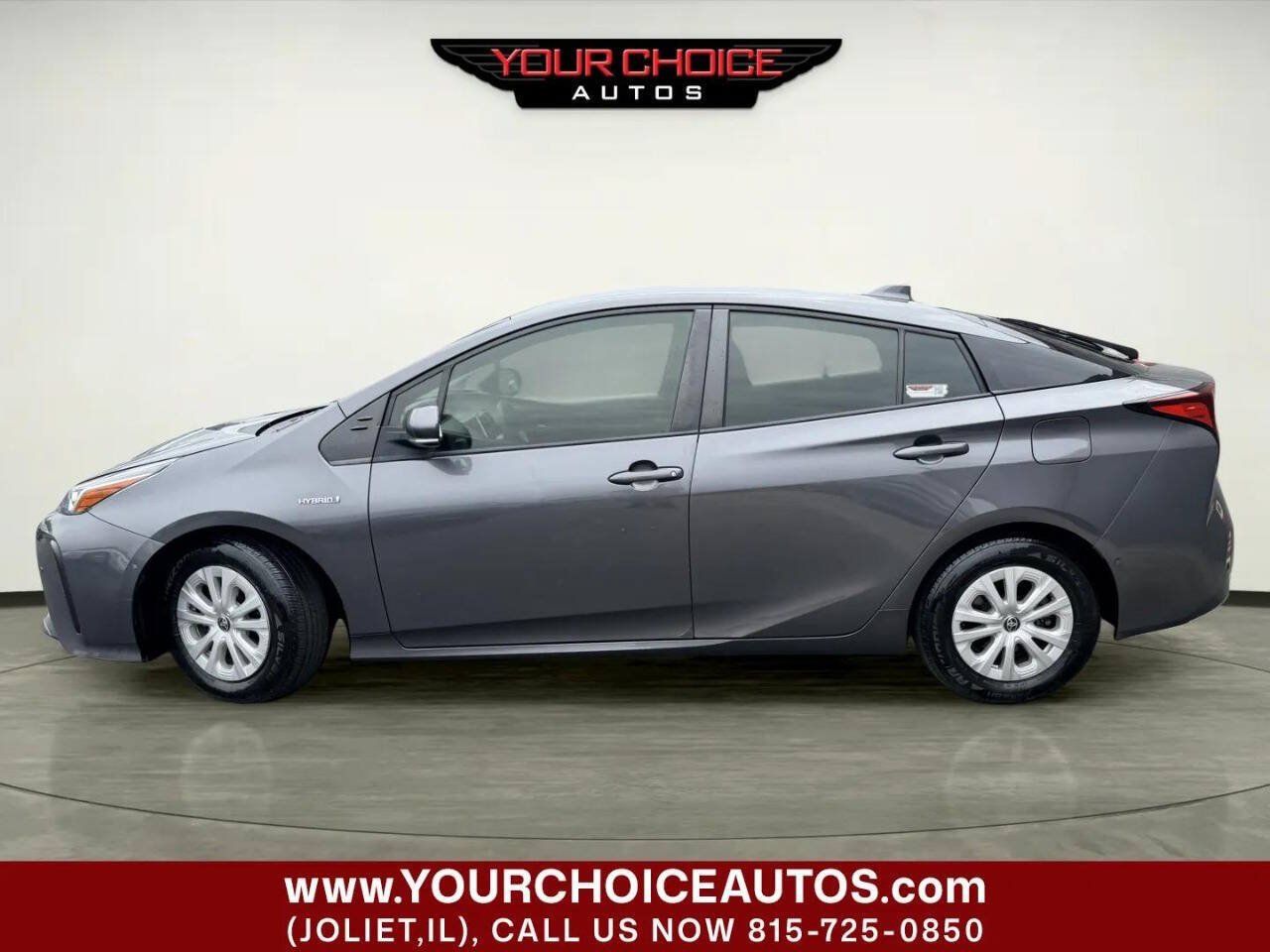 Used 2022 Toyota Prius LE FWD image 2