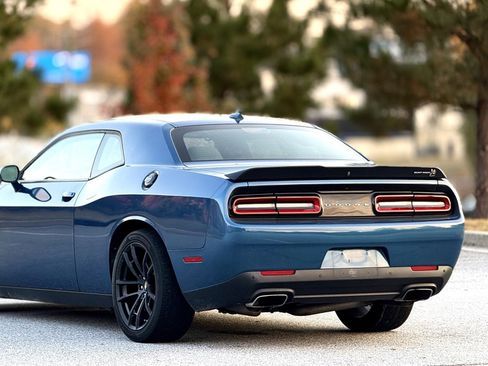 Used 2020 Dodge Challenger R/T Scat Pack w/ Shaker Package image 43